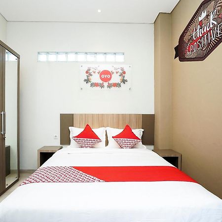 Super Oyo Capital O 614 Graha 8 Syariah Hotel Surabaya Exterior photo