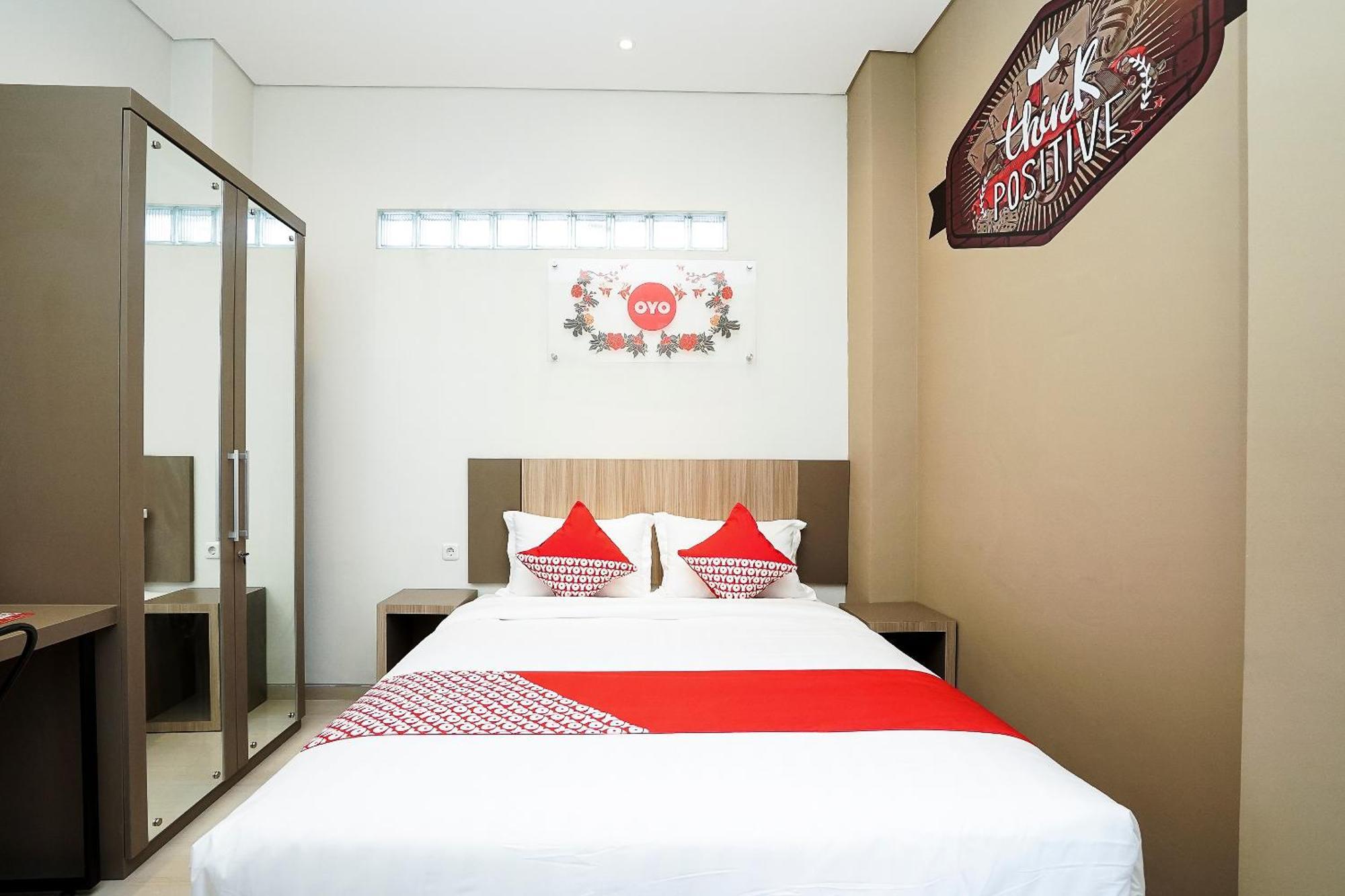 Super Oyo Capital O 614 Graha 8 Syariah Hotel Surabaya Exterior photo