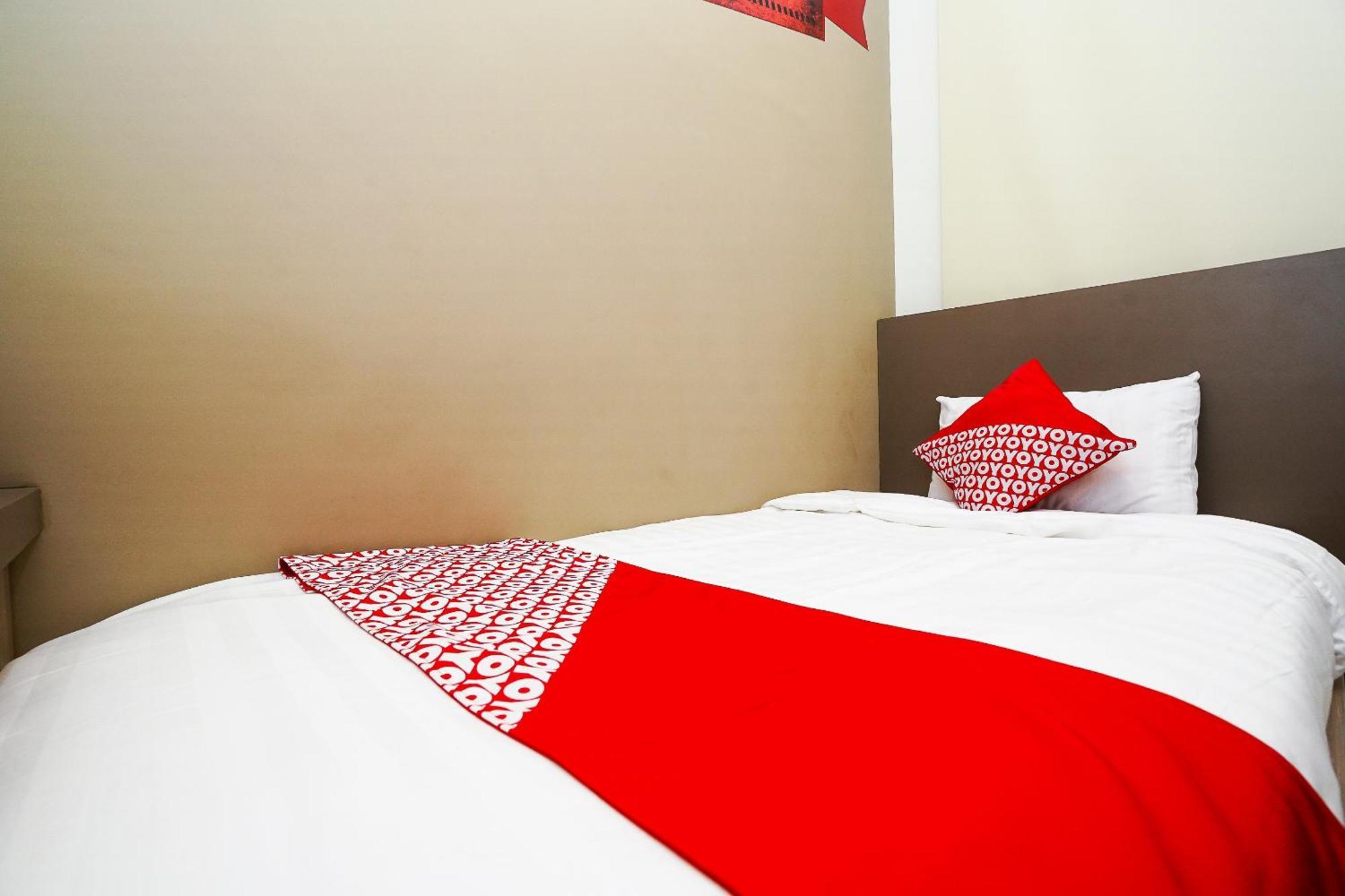 Super Oyo Capital O 614 Graha 8 Syariah Hotel Surabaya Exterior photo