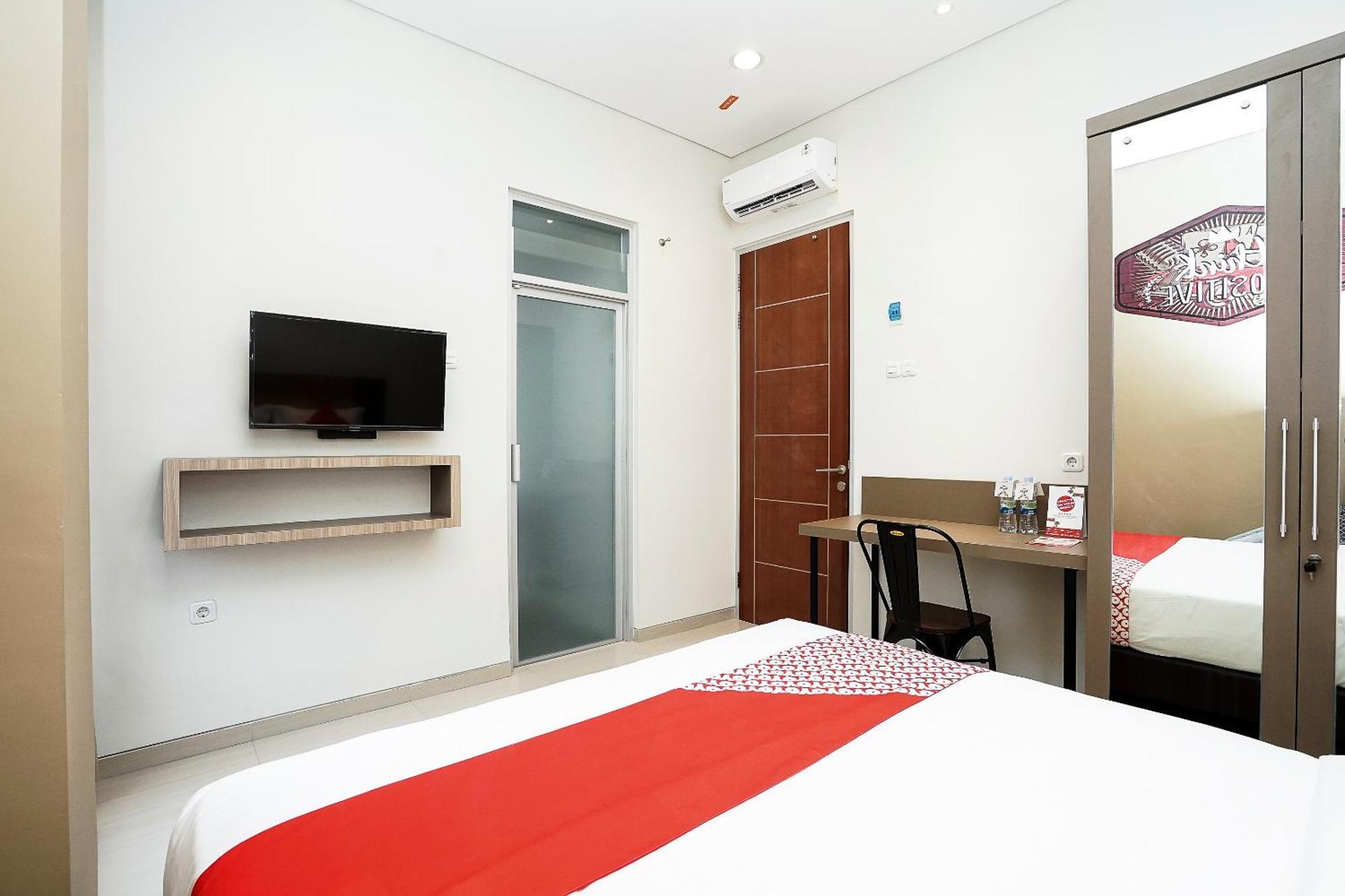Super Oyo Capital O 614 Graha 8 Syariah Hotel Surabaya Exterior photo