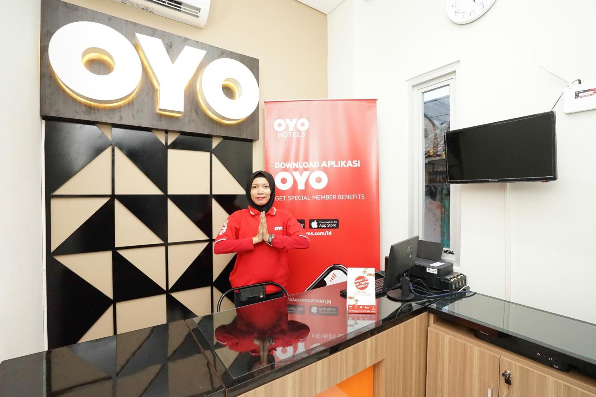 Super Oyo Capital O 614 Graha 8 Syariah Hotel Surabaya Exterior photo