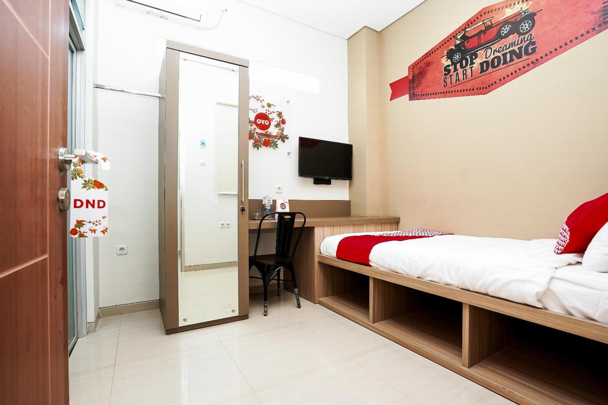 Super Oyo Capital O 614 Graha 8 Syariah Hotel Surabaya Exterior photo