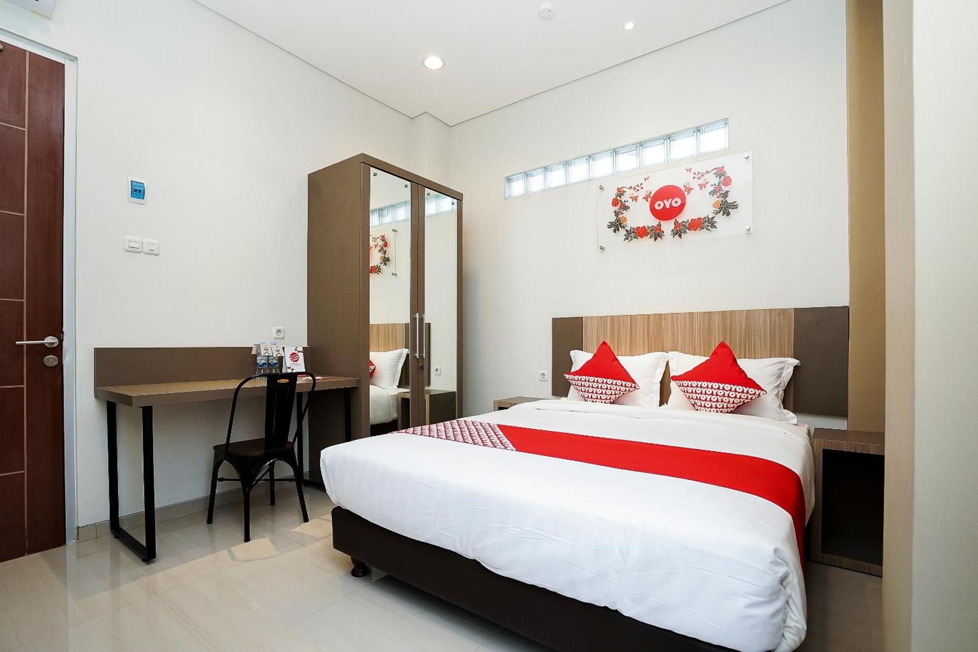Super Oyo Capital O 614 Graha 8 Syariah Hotel Surabaya Exterior photo