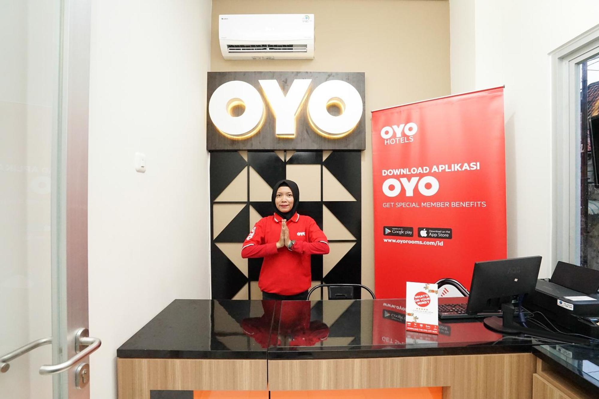 Super Oyo Capital O 614 Graha 8 Syariah Hotel Surabaya Exterior photo