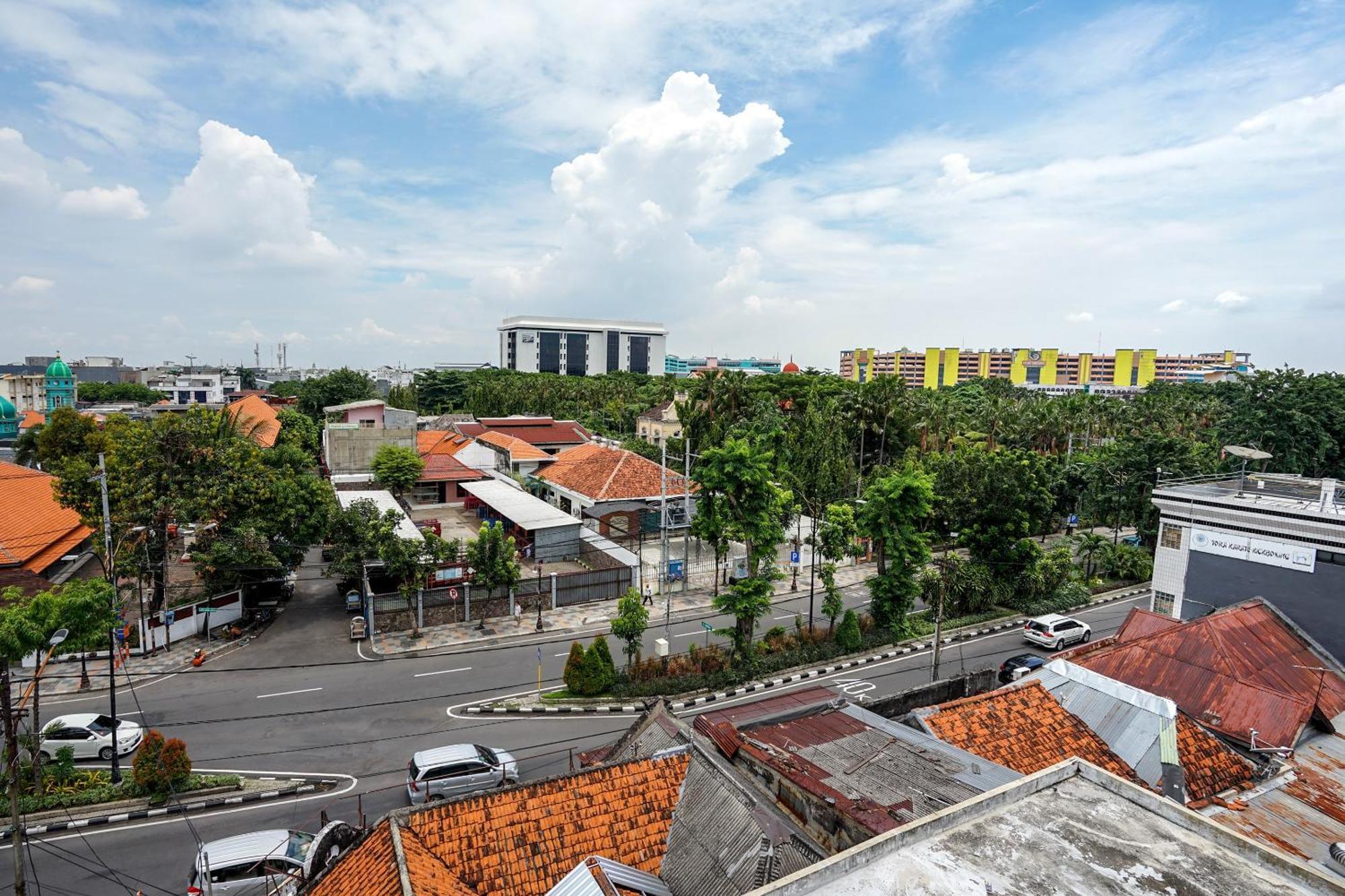 Super Oyo Capital O 614 Graha 8 Syariah Hotel Surabaya Exterior photo