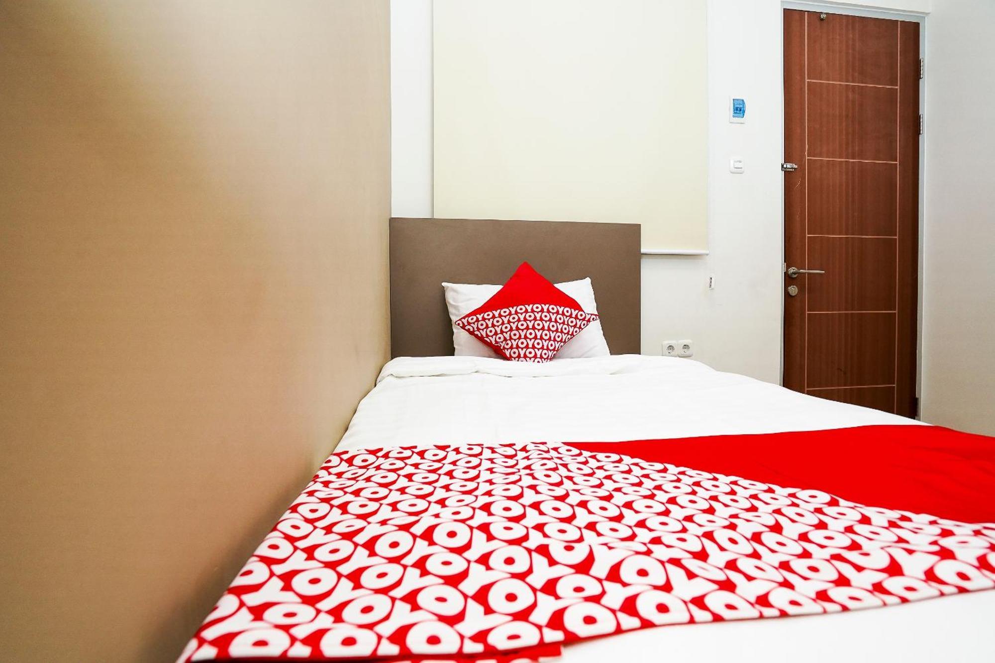 Super Oyo Capital O 614 Graha 8 Syariah Hotel Surabaya Exterior photo