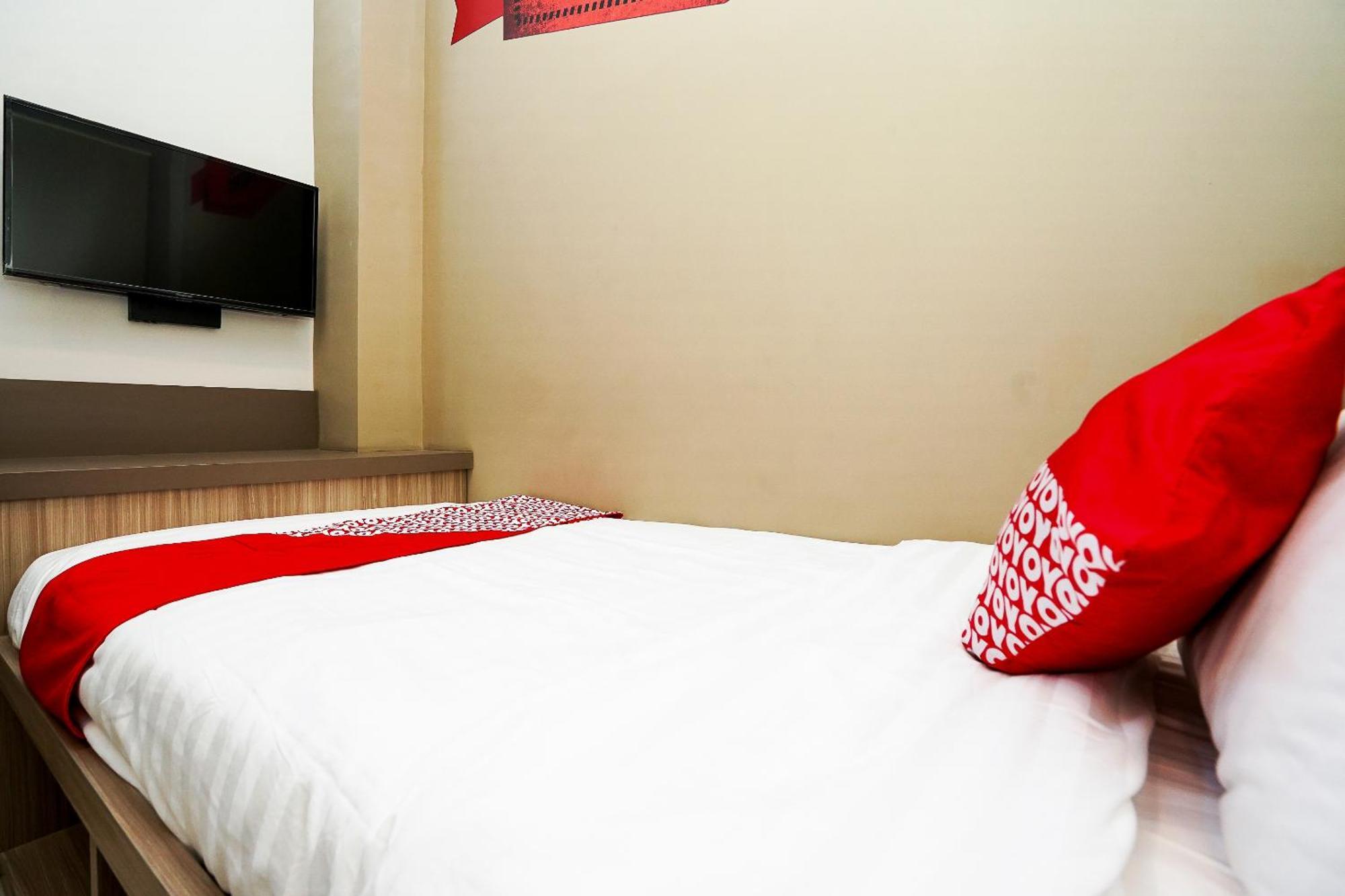 Super Oyo Capital O 614 Graha 8 Syariah Hotel Surabaya Exterior photo